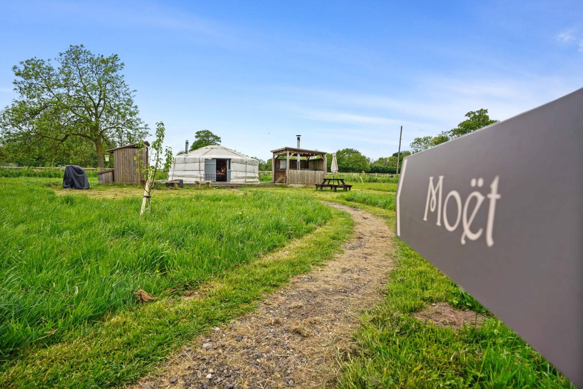 Glamp And Tipple Ltd Hotel Great Ellingham Buitenkant foto