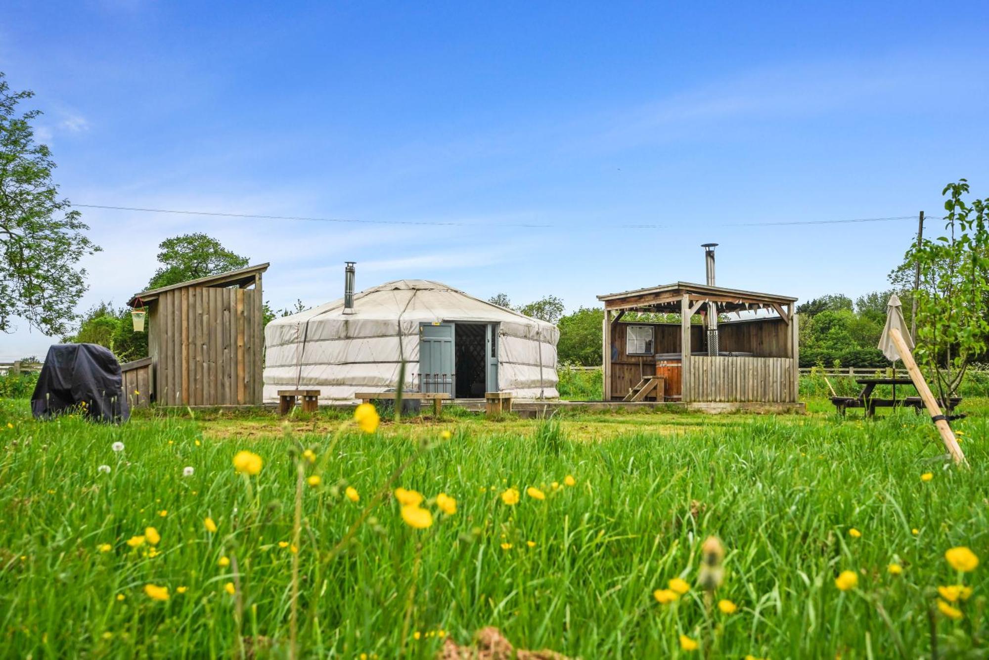 Glamp And Tipple Ltd Hotel Great Ellingham Buitenkant foto