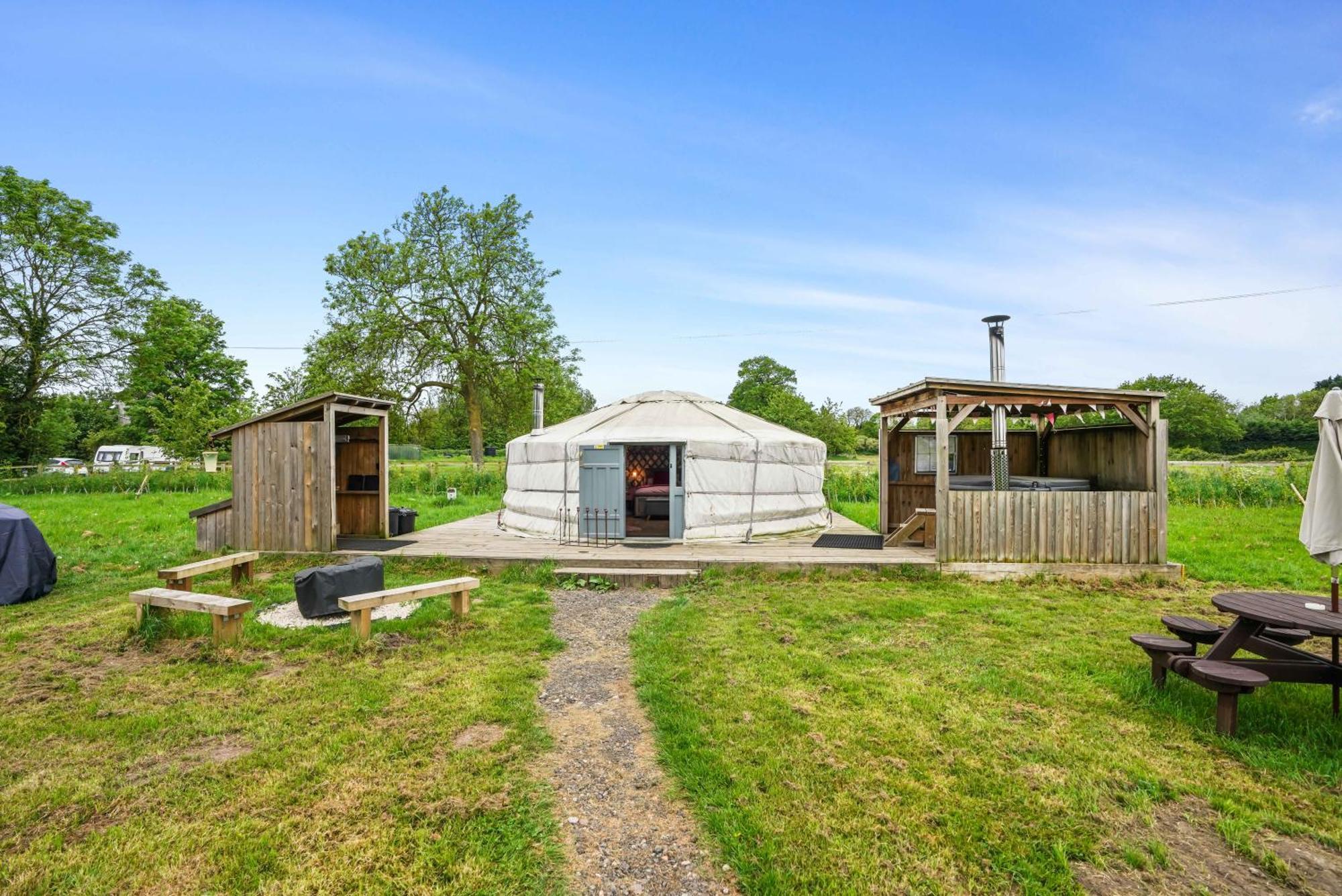 Glamp And Tipple Ltd Hotel Great Ellingham Buitenkant foto