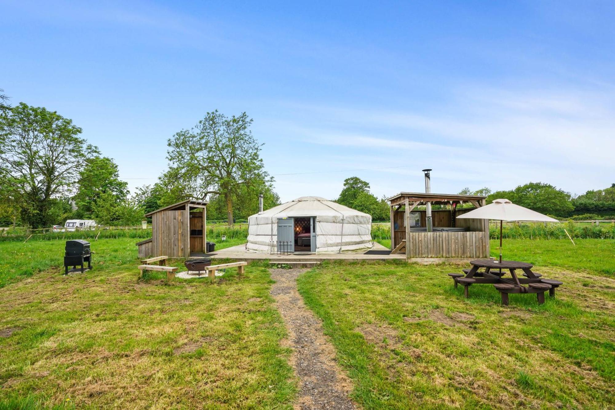 Glamp And Tipple Ltd Hotel Great Ellingham Buitenkant foto