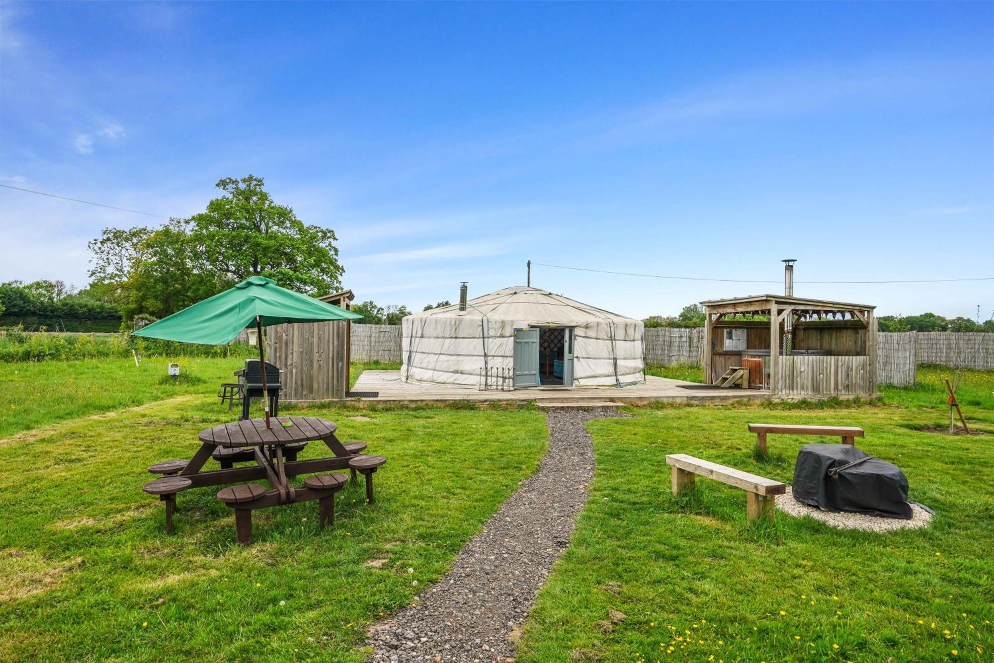 Glamp And Tipple Ltd Hotel Great Ellingham Buitenkant foto