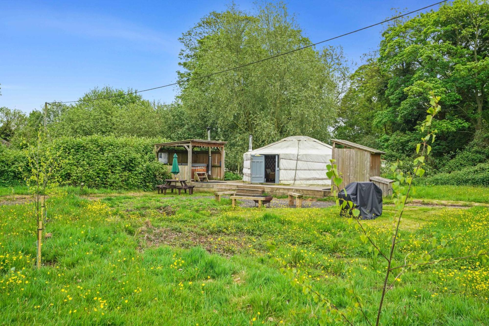 Glamp And Tipple Ltd Hotel Great Ellingham Buitenkant foto