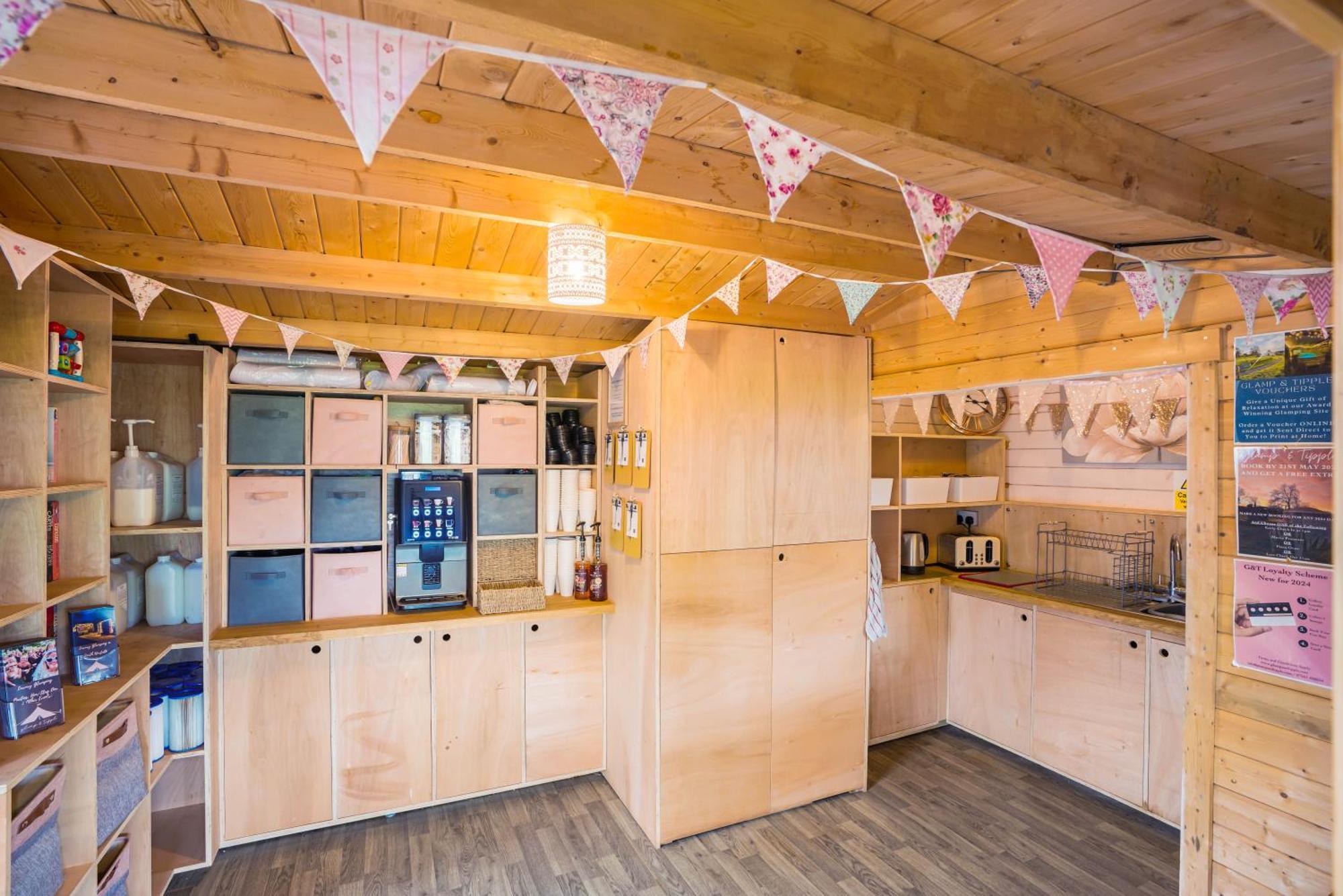 Glamp And Tipple Ltd Hotel Great Ellingham Buitenkant foto