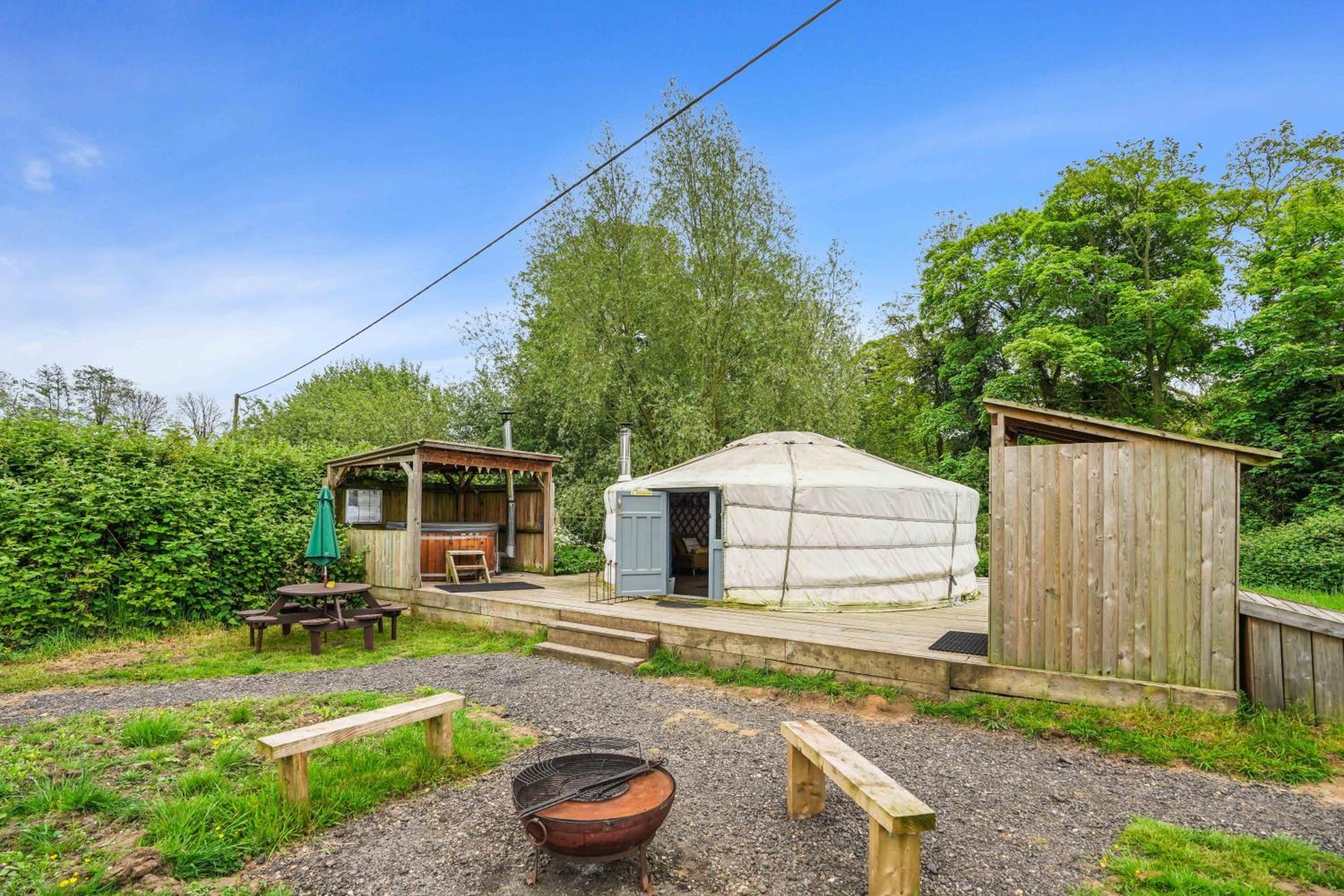Glamp And Tipple Ltd Hotel Great Ellingham Buitenkant foto