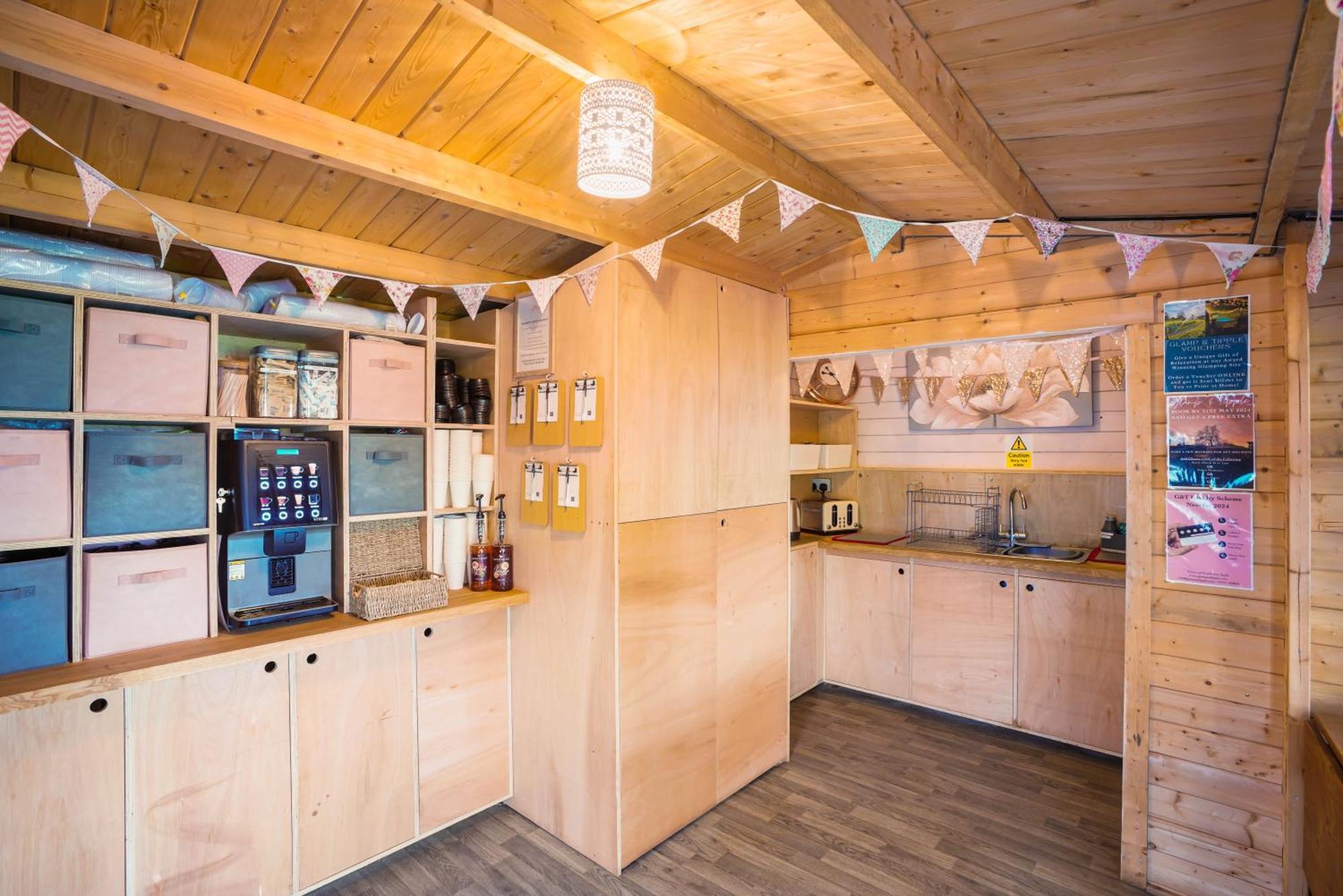 Glamp And Tipple Ltd Hotel Great Ellingham Buitenkant foto